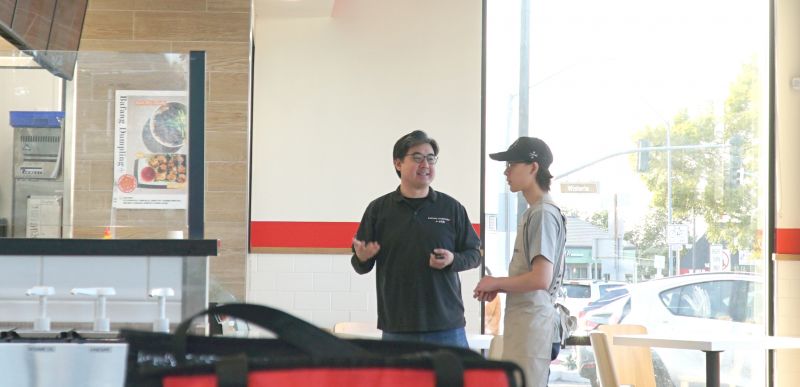 華裔美籍營運經理李維國用中華美食開拓美國市場- South Coast Chinese